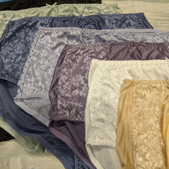 Bali Intimates & Sleepwear 6 Bali Double Support Light Control